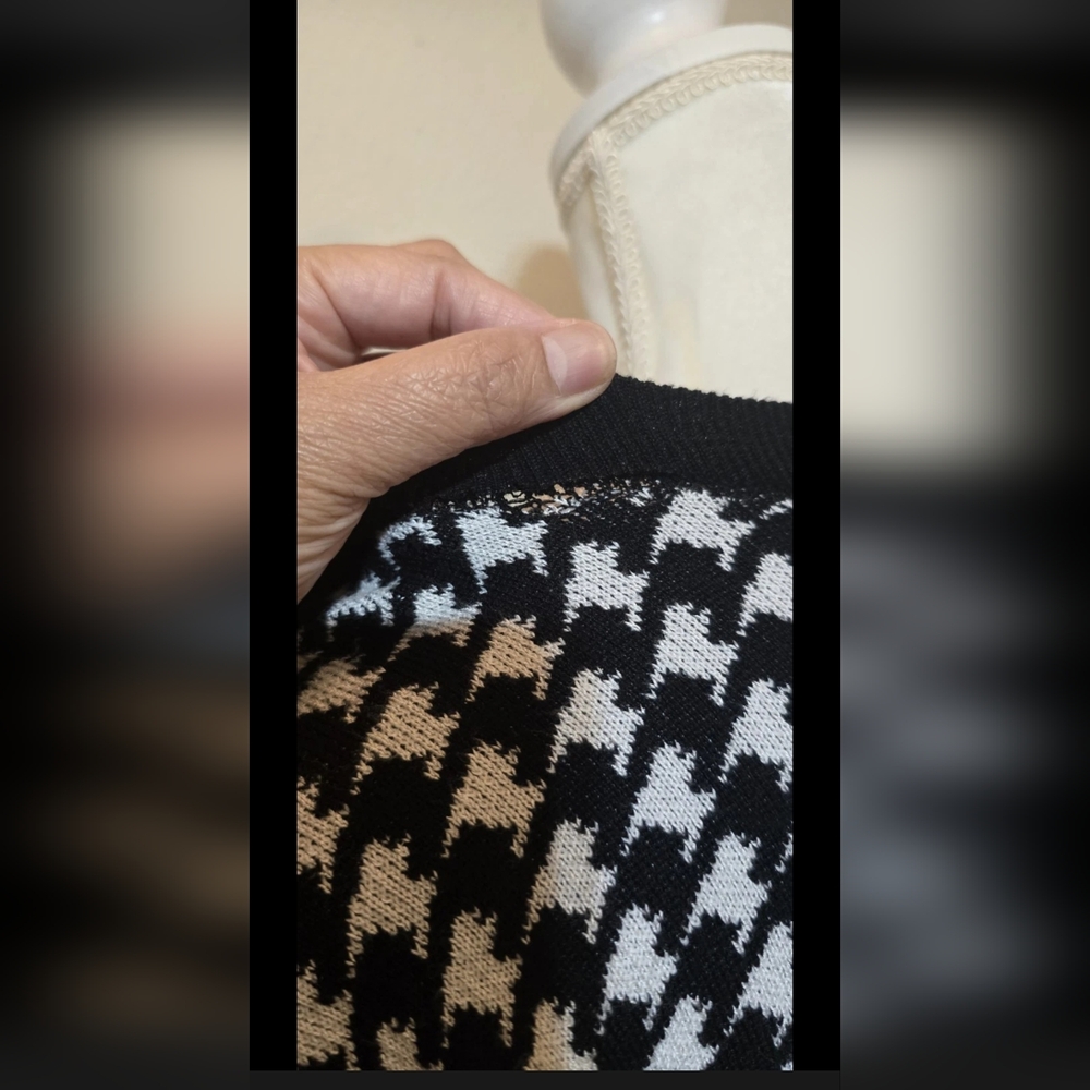 Vintage Carolyn Taylor Houndstooth Sweater Gold Button Shoulder Black White M - Picture 11 of 15